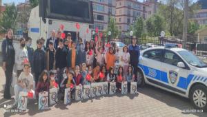 50. YIL LKOKULU RENCLERNDEN EMNYETE ZYARET