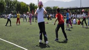 \'GELENEKSEL OCUK OYUNLARI\'\' ENLNDE RENCLER DOYASIYA ELEND