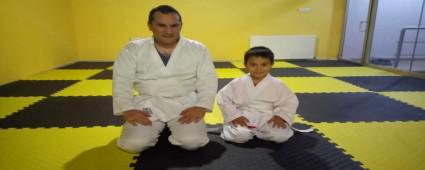 BABALAR VE OCUKLARI BRLKTE KARATE YAPACAK