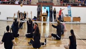 NVERSTENN KAPILARI ENGELLLERE AILDI