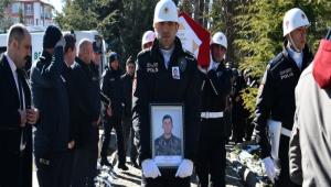 VEFAT EDEN POLS MEMURU SON YOLCULUUNA UURLANDI