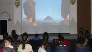 DEPREMDEN ETKLENEN OCUKLARA ZG FLM ZLETLD