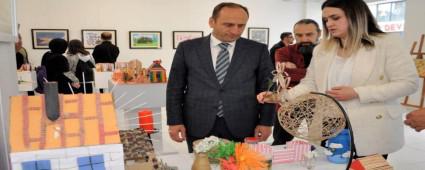 ORTAOKULU RENCLERNDEN RESM SERGS AILII