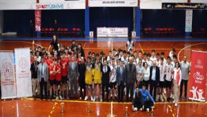 GEN ERKEKLER VOLEYBOL MSABAKALARINDA KUPA SAHBN BULDU