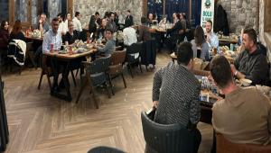 Gen Giriimciler Aileleriyle ftarda Bulutu